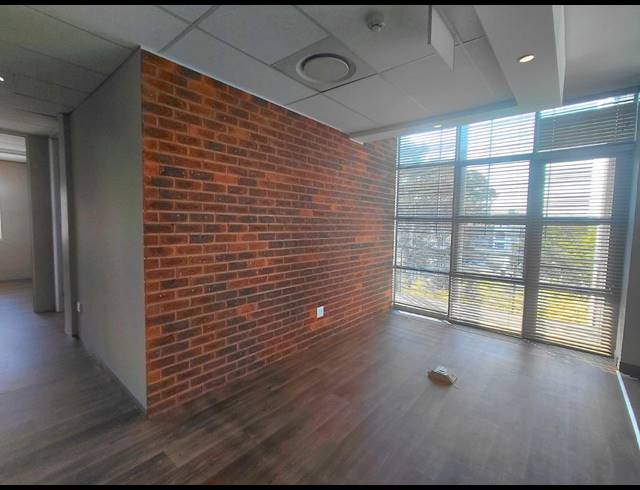 183M² OFFICE TO LET IN CHARTWELL